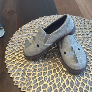 OshKosh B'gosh Gray Slip-On Shoes